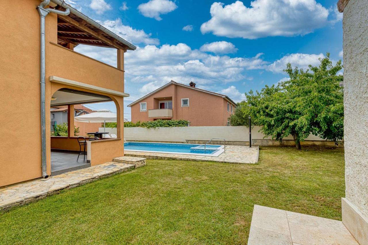 Emanuela With Private Pool Apartment Loborika Ngoại thất bức ảnh