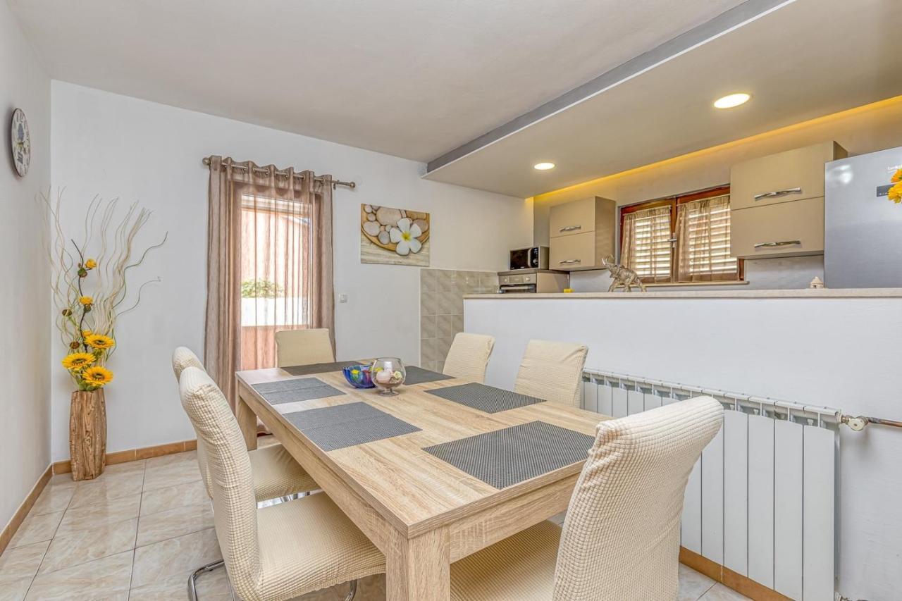 Emanuela With Private Pool Apartment Loborika Ngoại thất bức ảnh