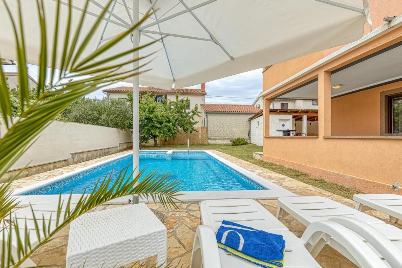 Emanuela With Private Pool Apartment Loborika Ngoại thất bức ảnh