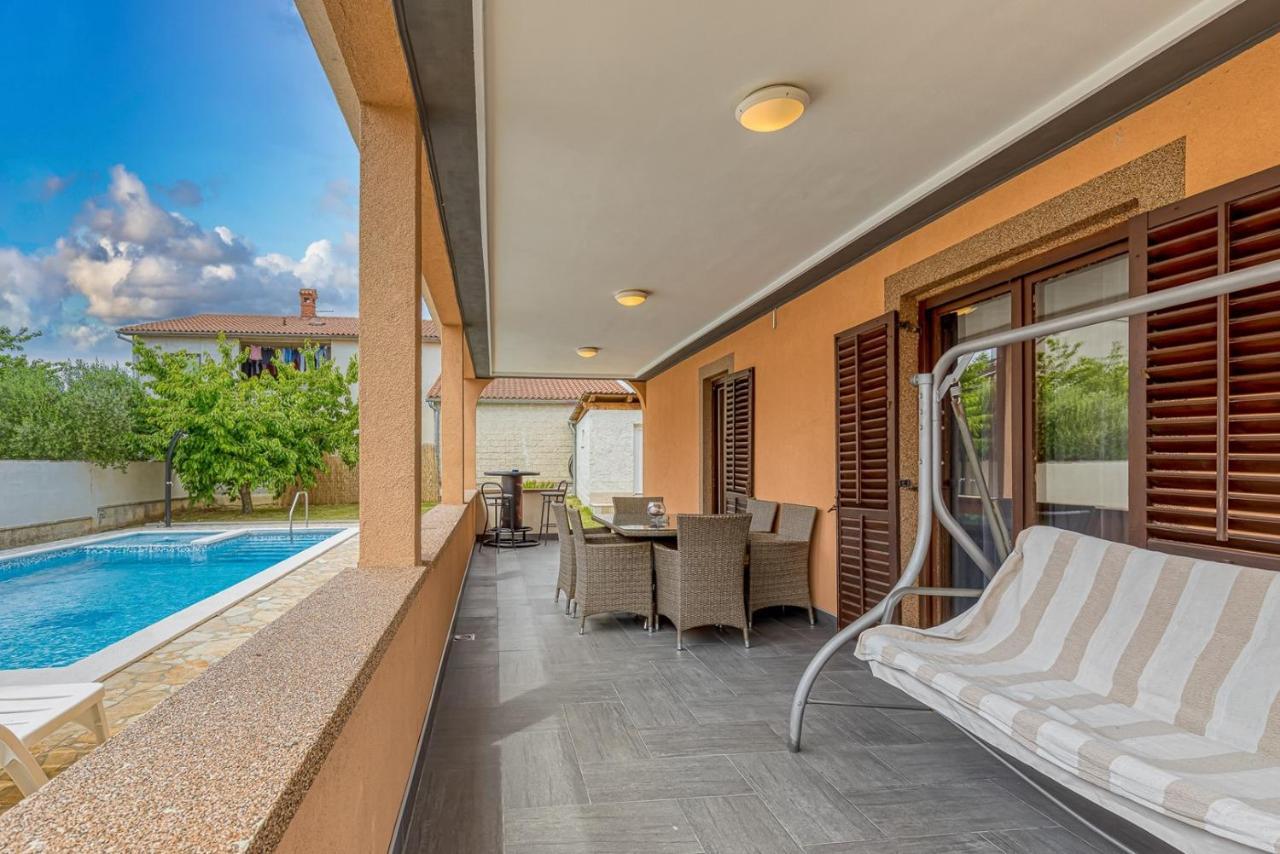 Emanuela With Private Pool Apartment Loborika Ngoại thất bức ảnh