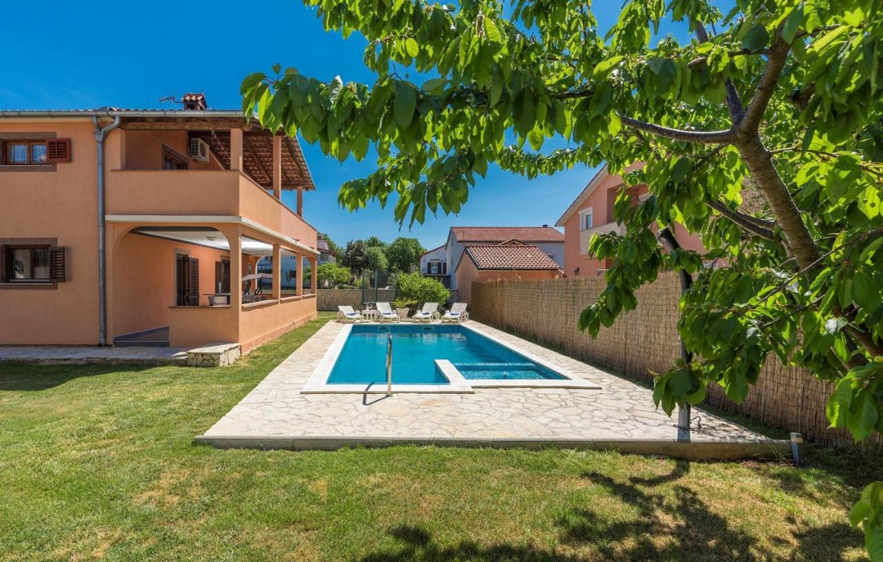 Emanuela With Private Pool Apartment Loborika Ngoại thất bức ảnh