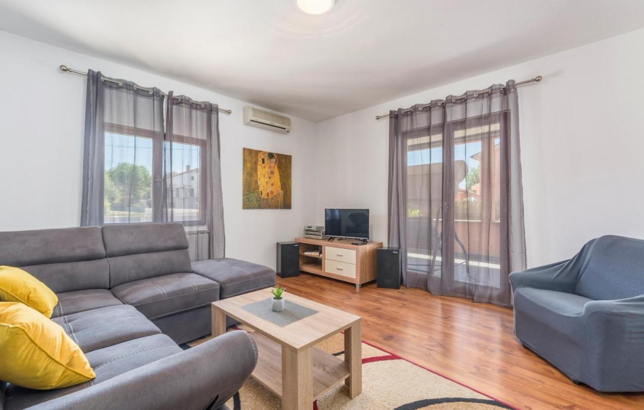 Emanuela With Private Pool Apartment Loborika Ngoại thất bức ảnh